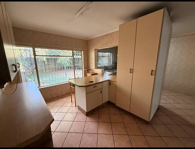 3 BEDROOM HOUSE FOR SALE IN BIRCHLEIGH NORTH